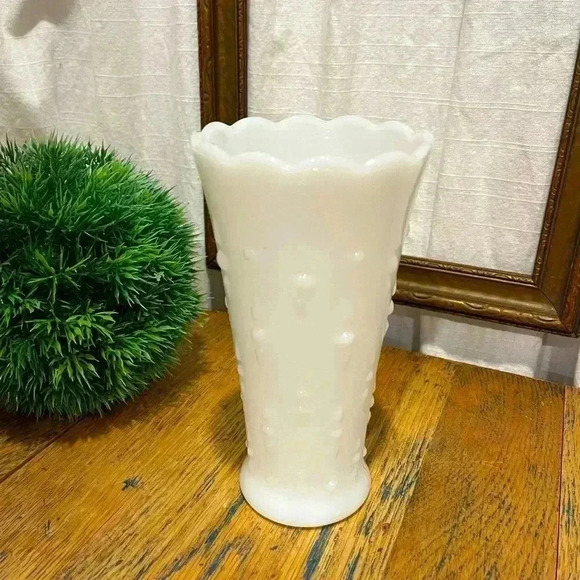Anchor Hocking Other - 🚨50% OFF🚨 Vintage Anchor Hocking Milk Glass vase